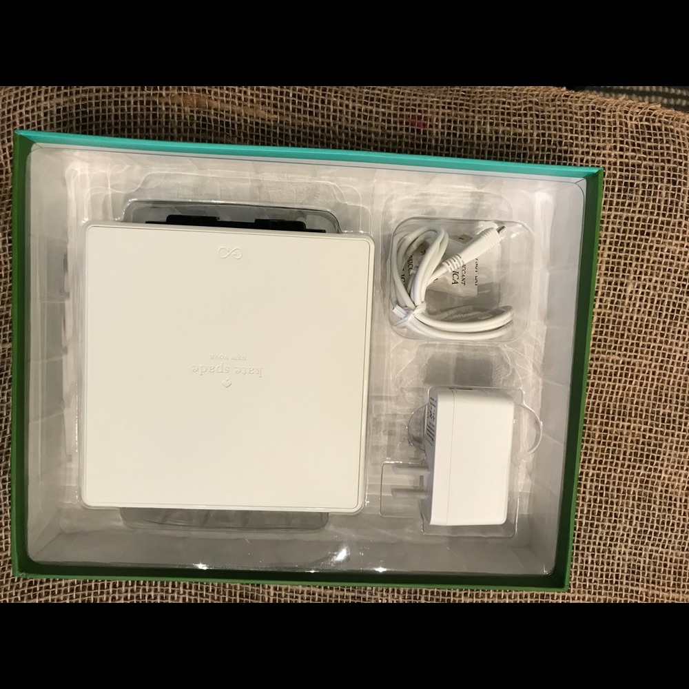 Never used Kate Spade iPhone Charging Clutch - Picture 3 of 3